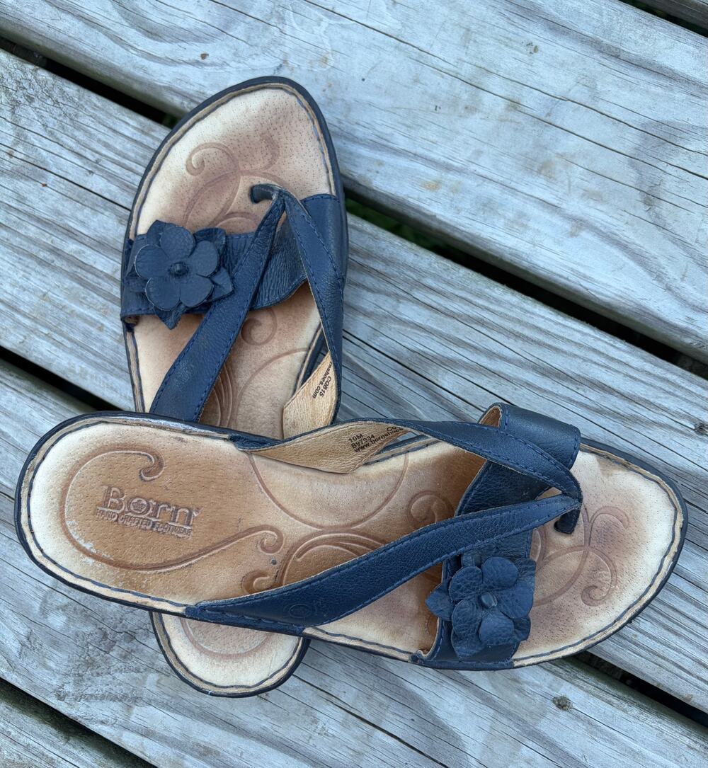 BORN Kornelia Boho Summer Cottagecore Coastal Leather Flower Thong Sandal 10M
